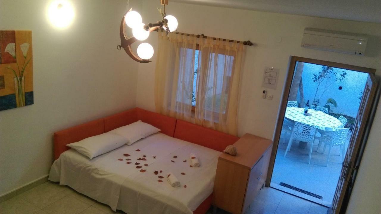 Apartman Restovic Bol Eksteriør bilde
